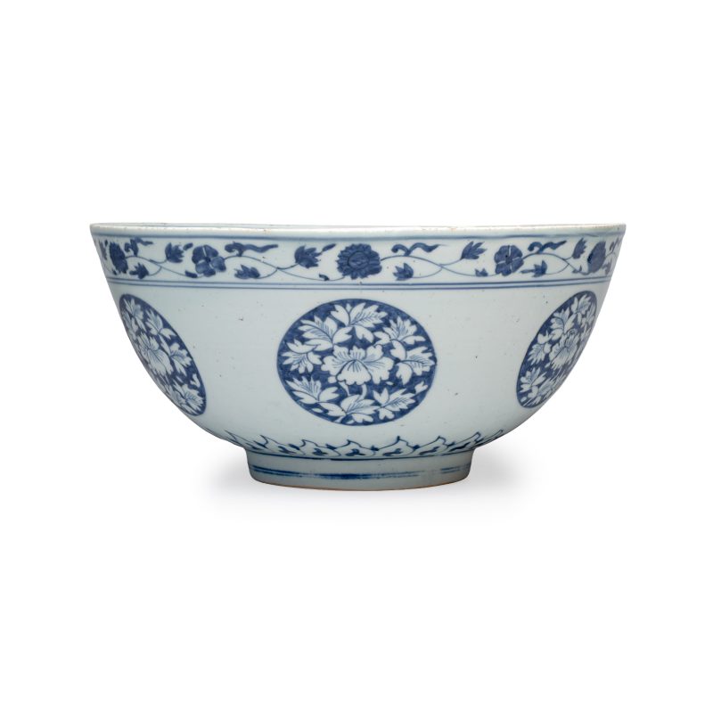 A blue and white Chinese 'Qilin and Flying Horses' bowl - 图2