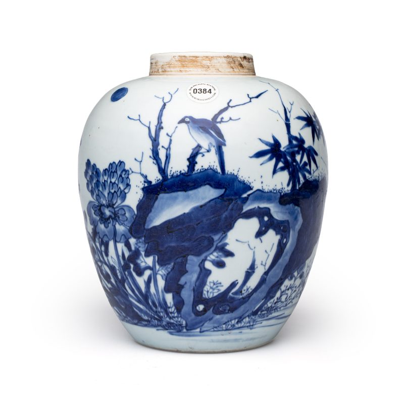 A Chinese blue and white 'Magpies among Peonies' jar with wooden cover - 图2