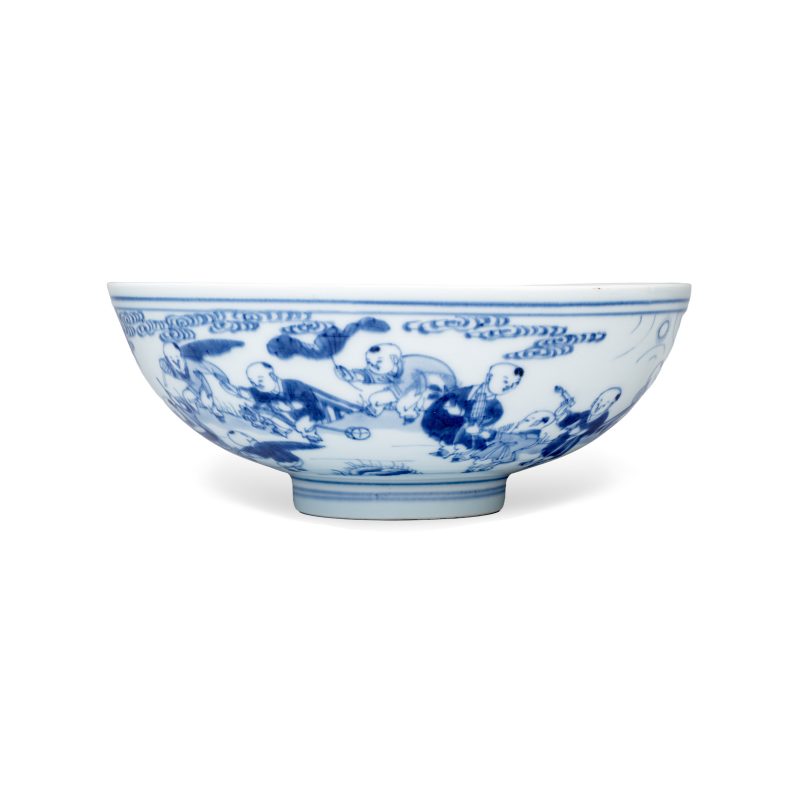 A Chinese blue and white 'Playing Boys' bowl - 图2