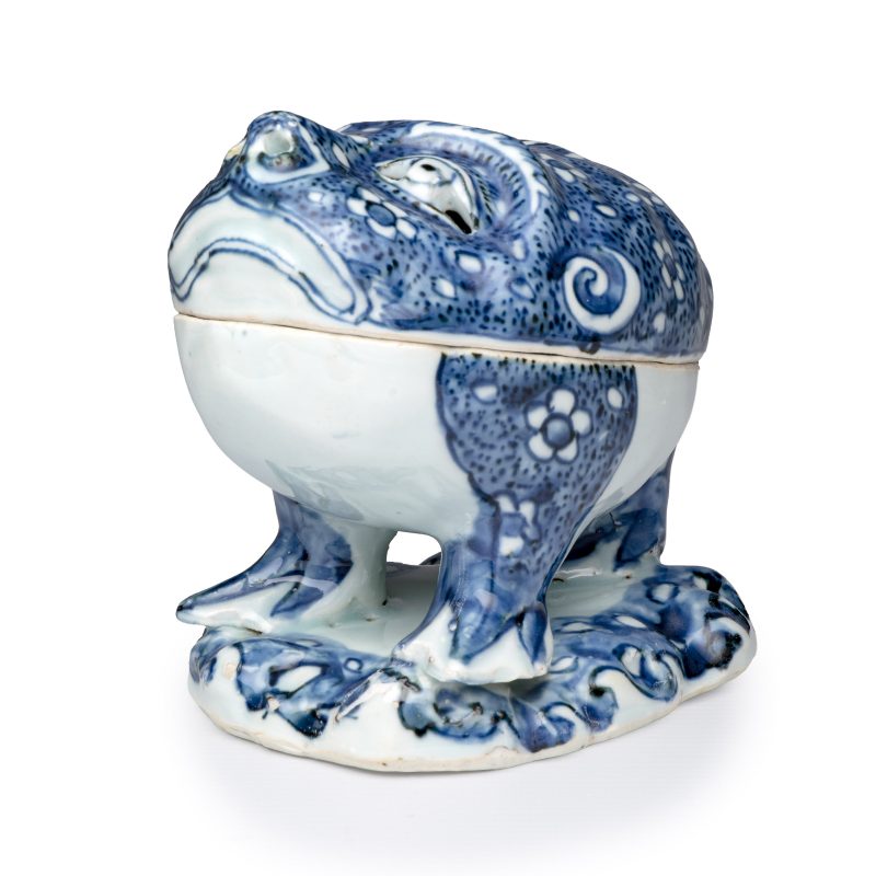 A rare Chinese blue and white ko-sometsuke 'Three-legged Toad' incense burner