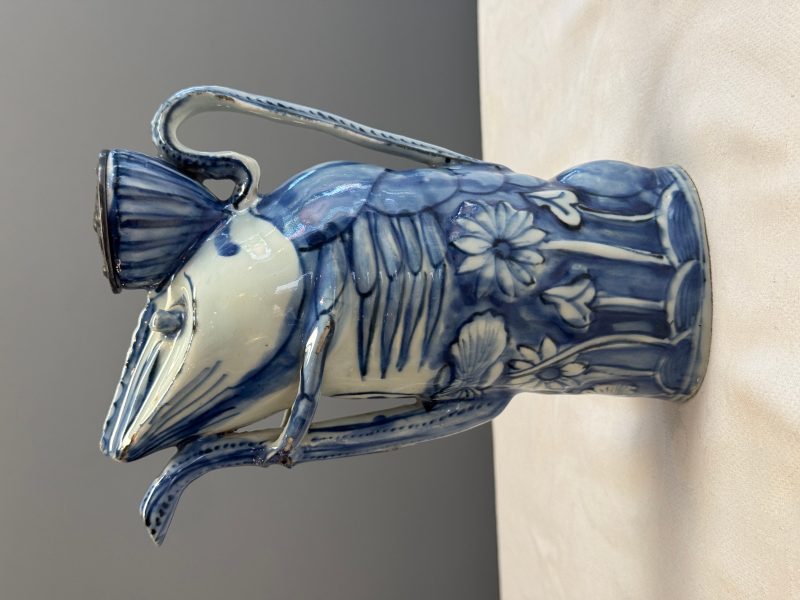 A rare Chinese blue and white 'Crayfish' ewer with silver cover - 图11