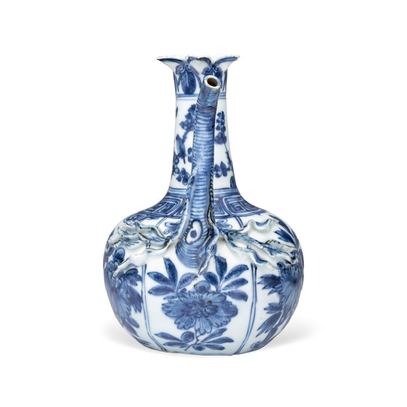 A Chinese blue and white pomegranate-shaped ewer - 图5