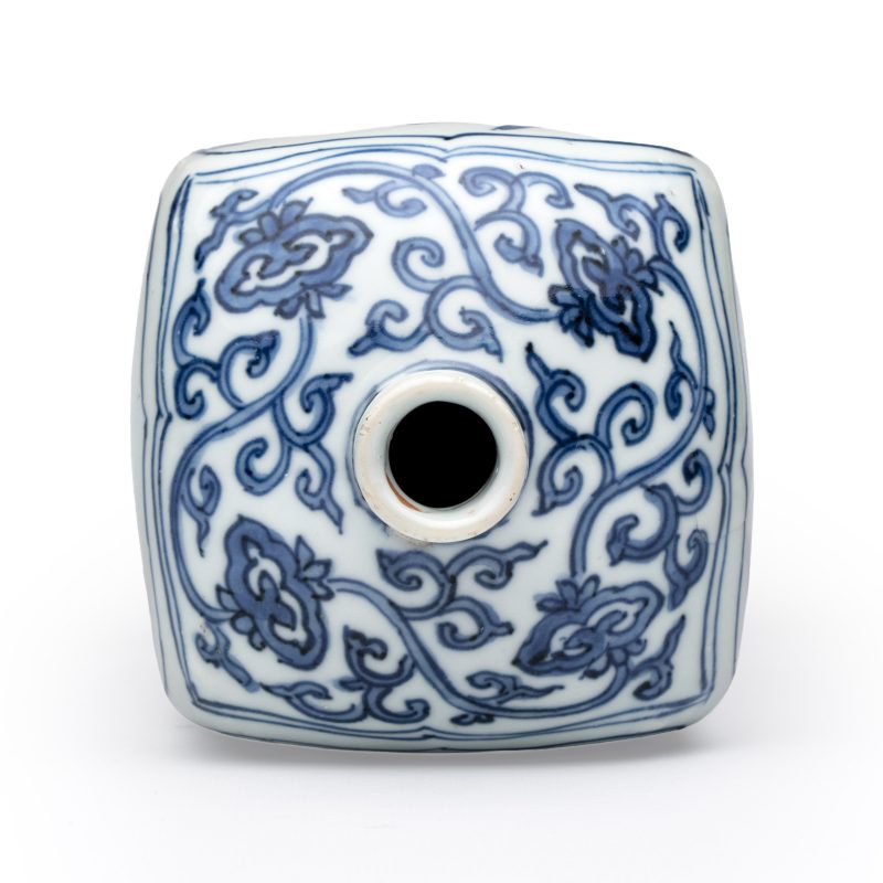 A Chinese blue and white 'Geese and Flowers' square flask - 图9