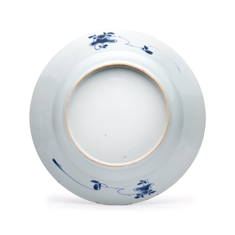 A Chinese blue and white 'Musicians in a Garden' dish - 图2
