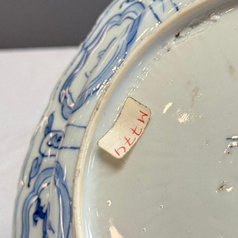 A Chinese blue and white 'Grasshopper and Butterfly' plate - 图20