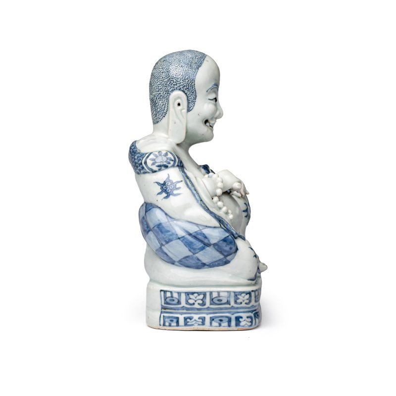 A Chinese blue and white figure of Budai - 图6