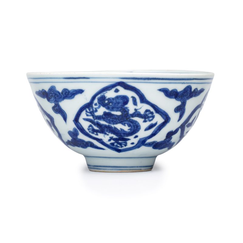A Chinese blue and white 'Dragon' bowl - 图3