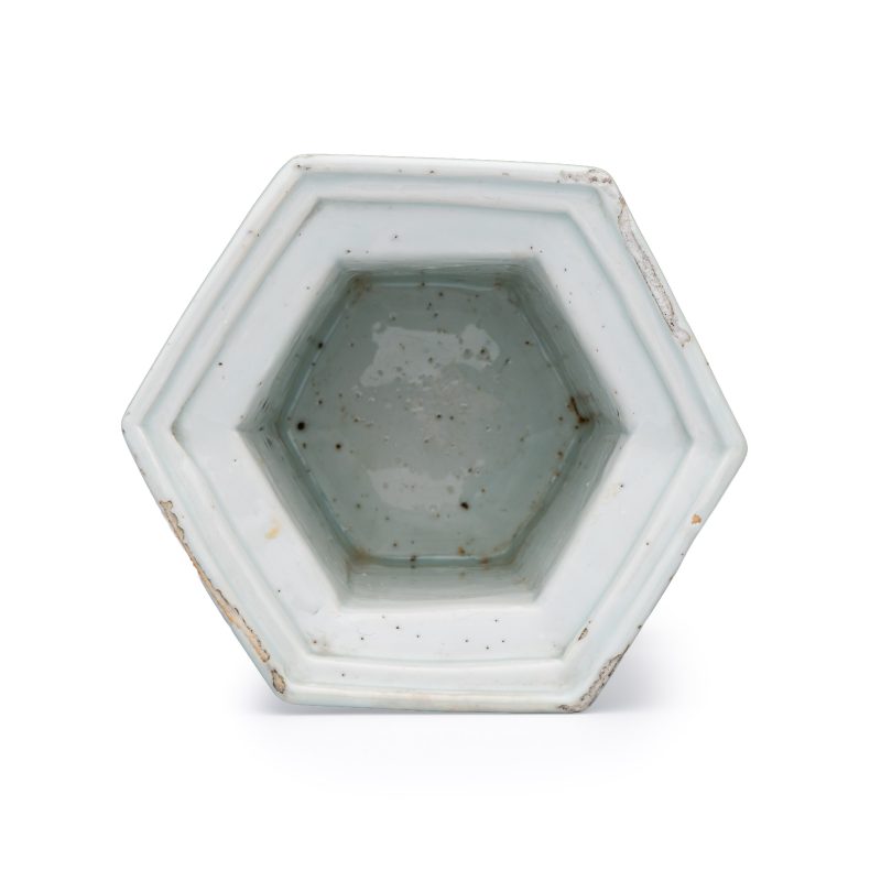 An extremely rare Chinese blue and white hexagonal salt - 图13