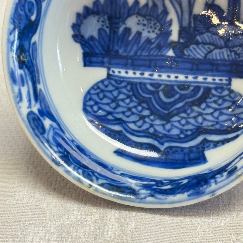 A rare Chinese blue and white 'Flower Basket' shallow bowl - 图10