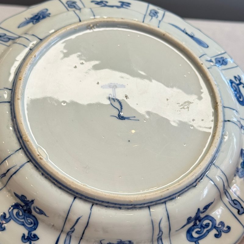 A Chinese blue and white 'Grasshopper and Butterfly' plate - 图13