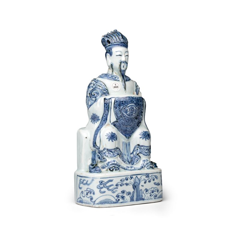 A Chinese blue and white figure of a Daoist deity - 图1