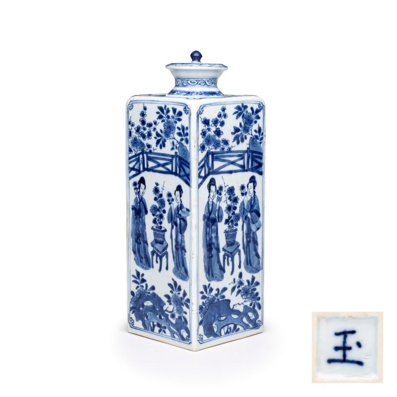 A Chinese blue and white 'Elegant Ladies in a Garden' square flask and cover - 图1