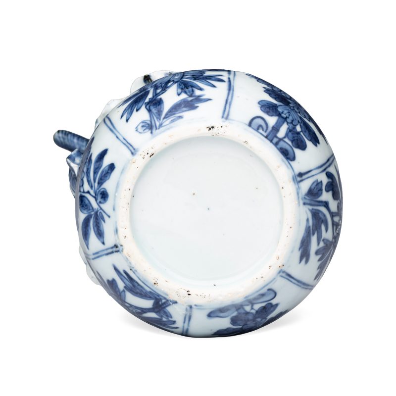 A Chinese blue and white pomegranate-shaped ewer - 图7