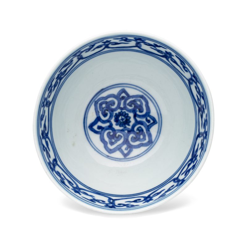 A Chinese blue and white 'Dragon' bowl - 图5
