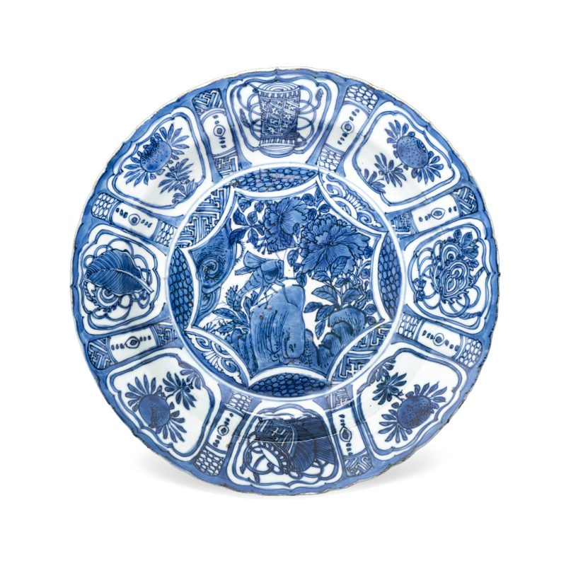 A Chinese blue and white 'Grasshopper' dish