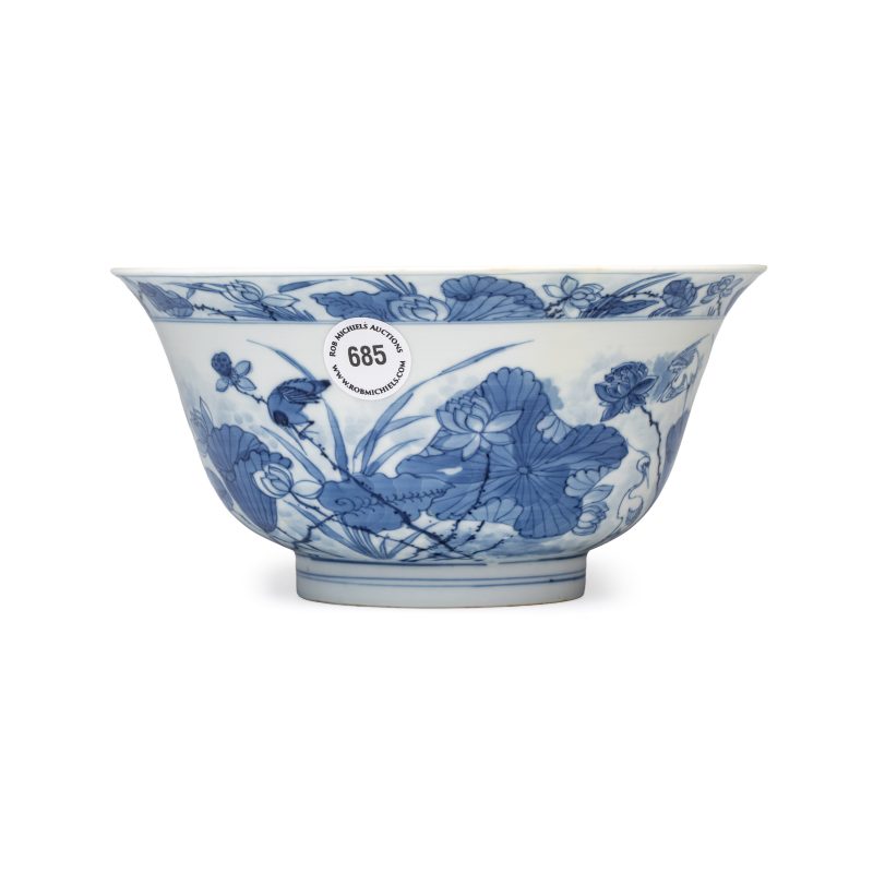 A fine Chinese blue and white 'Herons by a Lotus Pond' bowl - 图5
