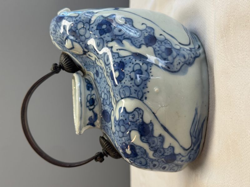 A Chinese blue and white 'Toad' ewer - 图15