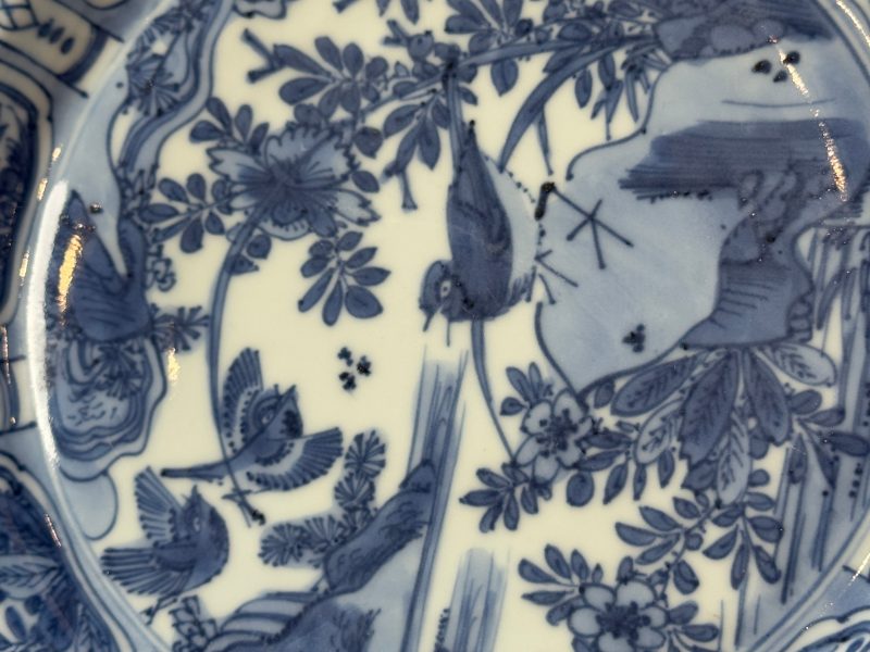 A Chinese blue and white plate with birds in a landscape - 图11