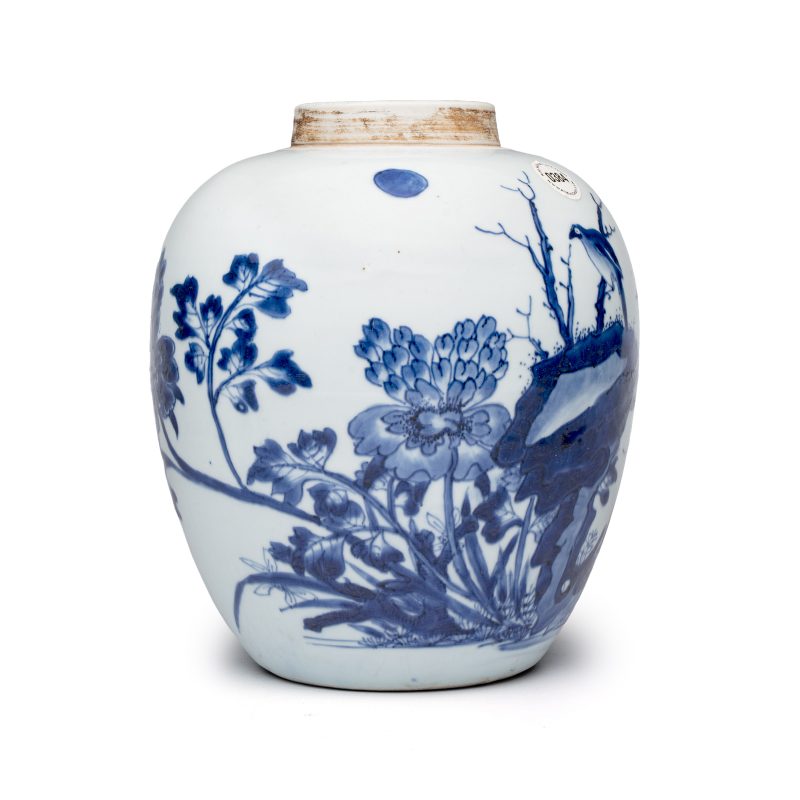 A Chinese blue and white 'Magpies among Peonies' jar with wooden cover - 图5