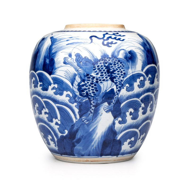 A pair of Chinese blue and white 'Mythical Beast' jars with later wooden covers and stands - 图16