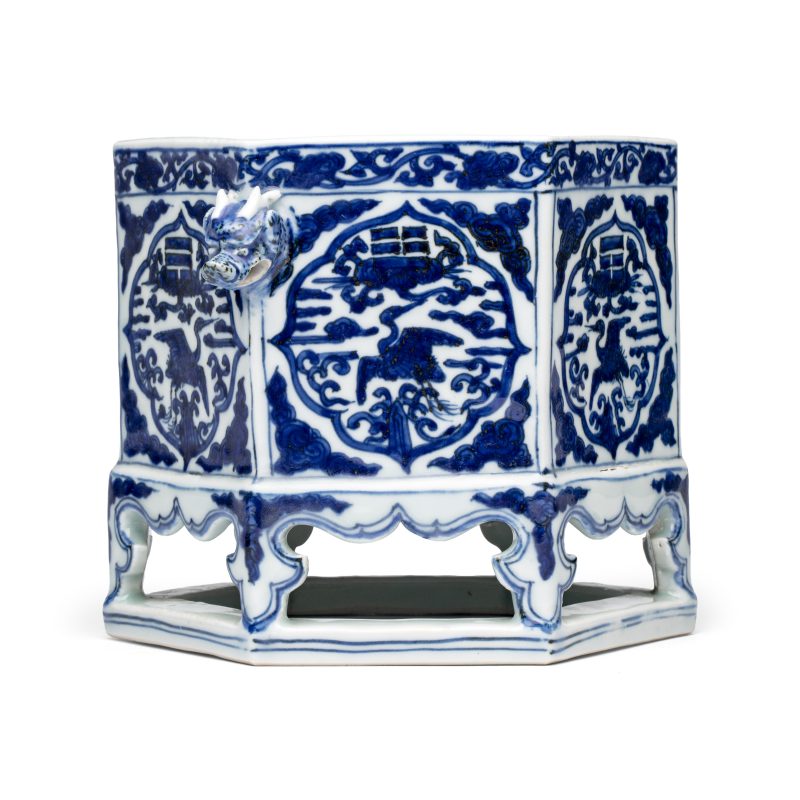 A Chinese blue and white hexagonal censer - 图9