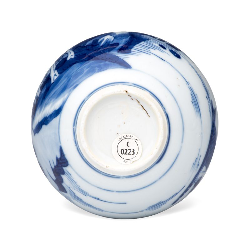 A pair of Chinese blue and white 'Scholars in a River Landscape' bottle vases - 图7