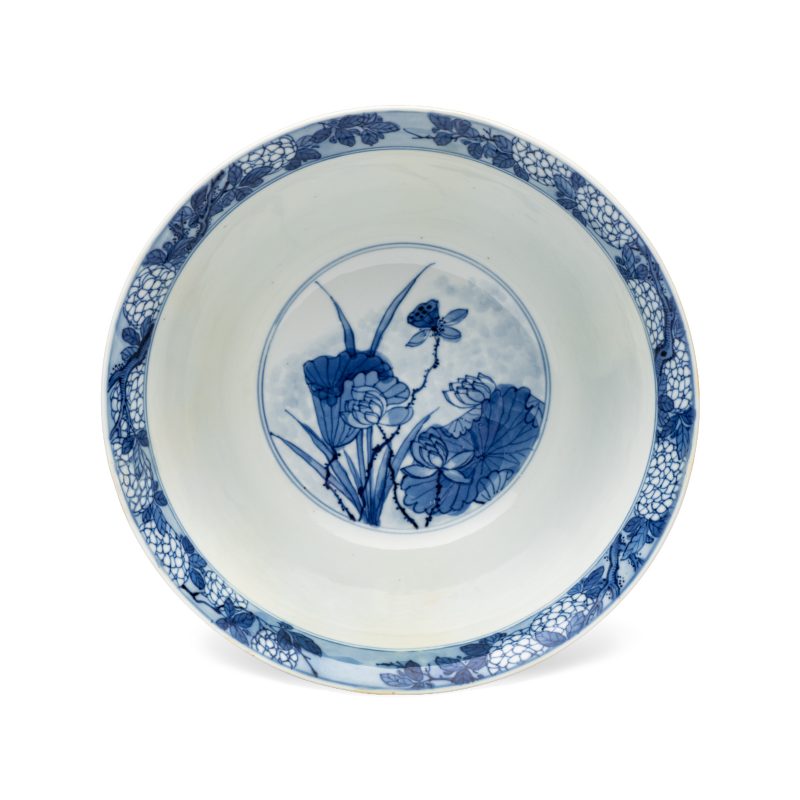 A fine Chinese blue and white 'Herons by a Lotus Pond' bowl - 图6