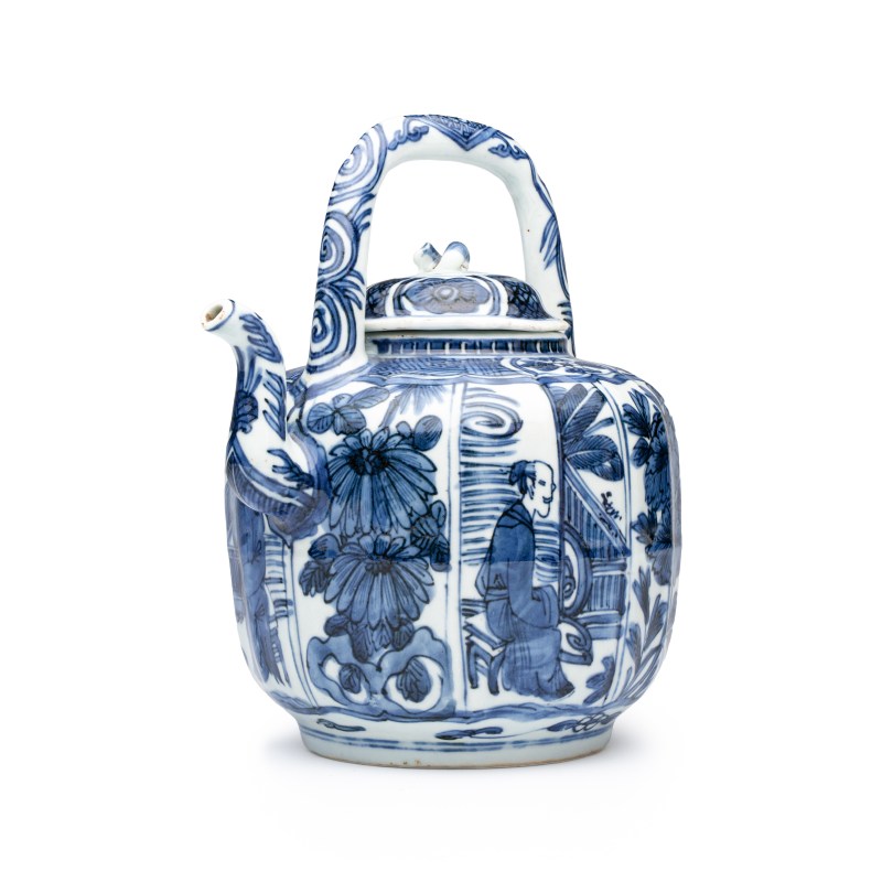 A Chinese blue and white wine pot and cover
