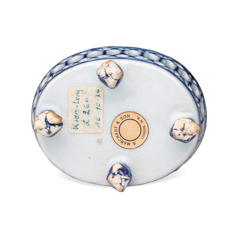 Three Chinese blue and white reticulated salts after European silver models - 图6