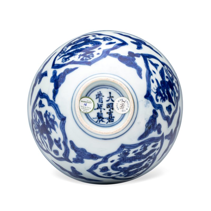 A Chinese blue and white 'Dragon' bowl - 图6