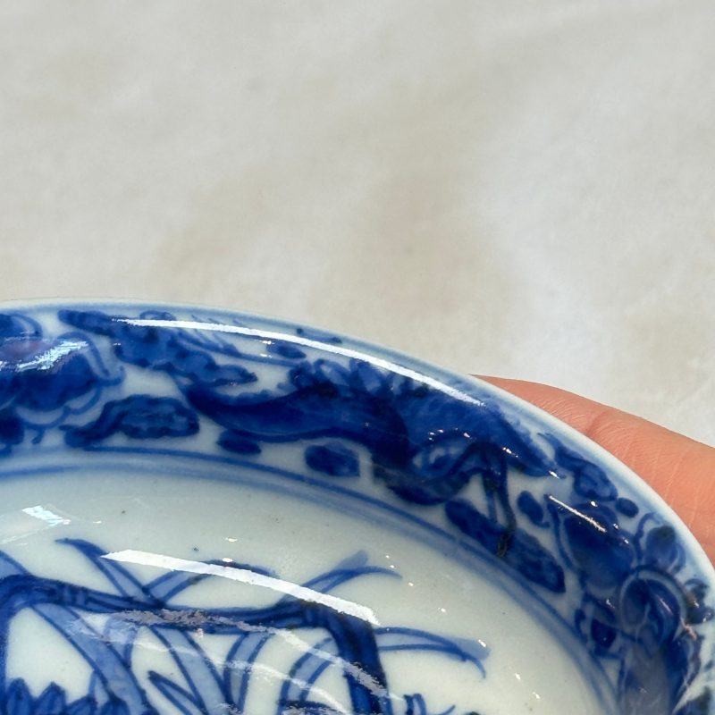 A rare Chinese blue and white 'Flower Basket' shallow bowl - 图12