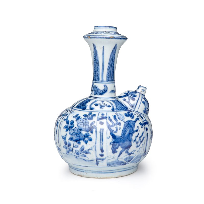 A Chinese blue and white 'Flying Horses' kendi - 图4