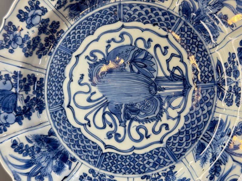A Chinese blue and white 'Double Gourd' plate - 图10