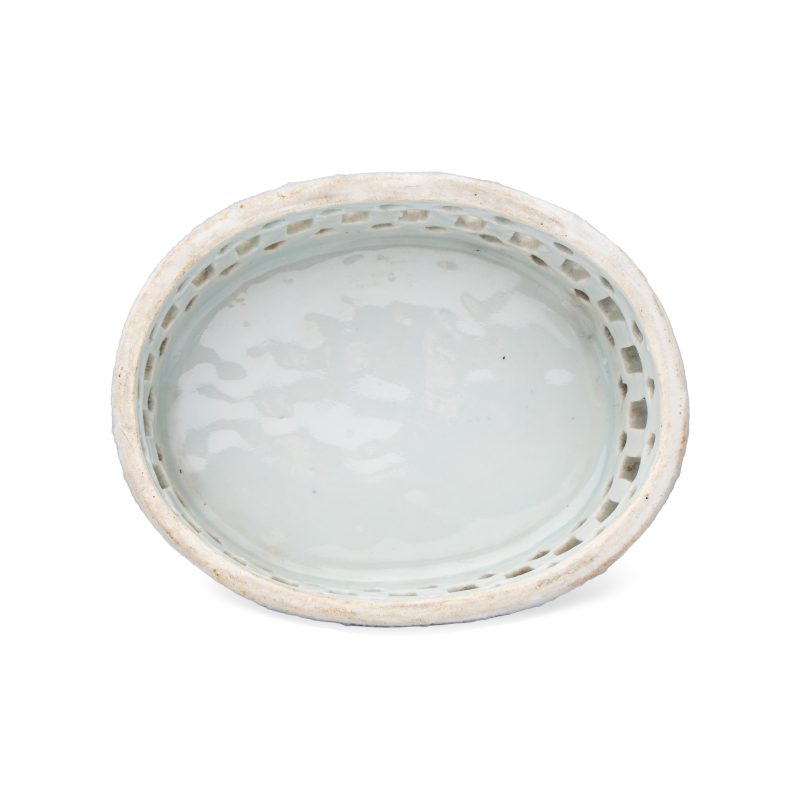 Three Chinese blue and white reticulated salts after European silver models - 图7