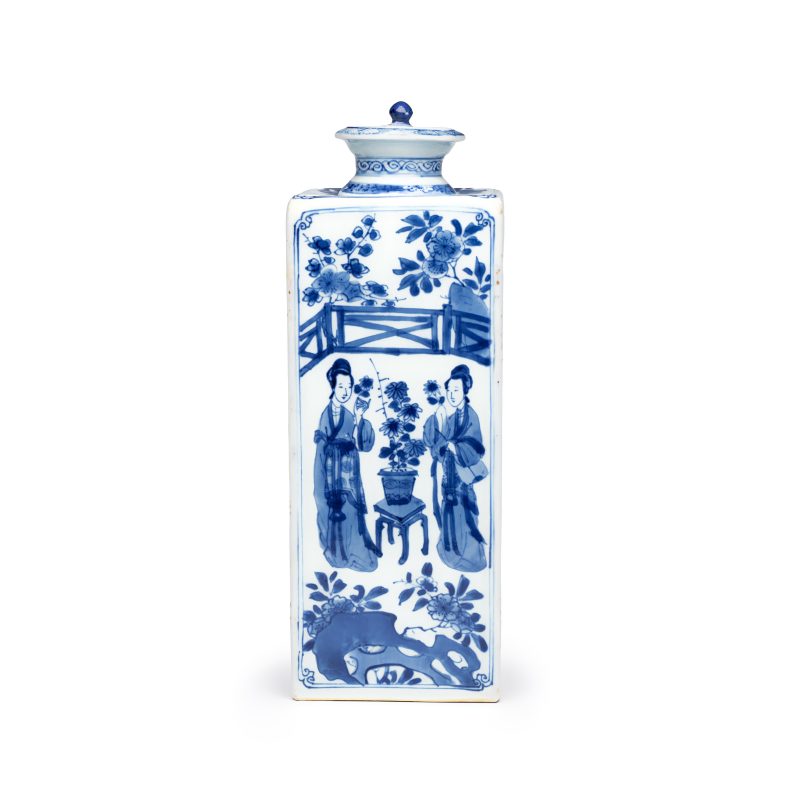 A Chinese blue and white 'Elegant Ladies in a Garden' square flask and cover - 图3