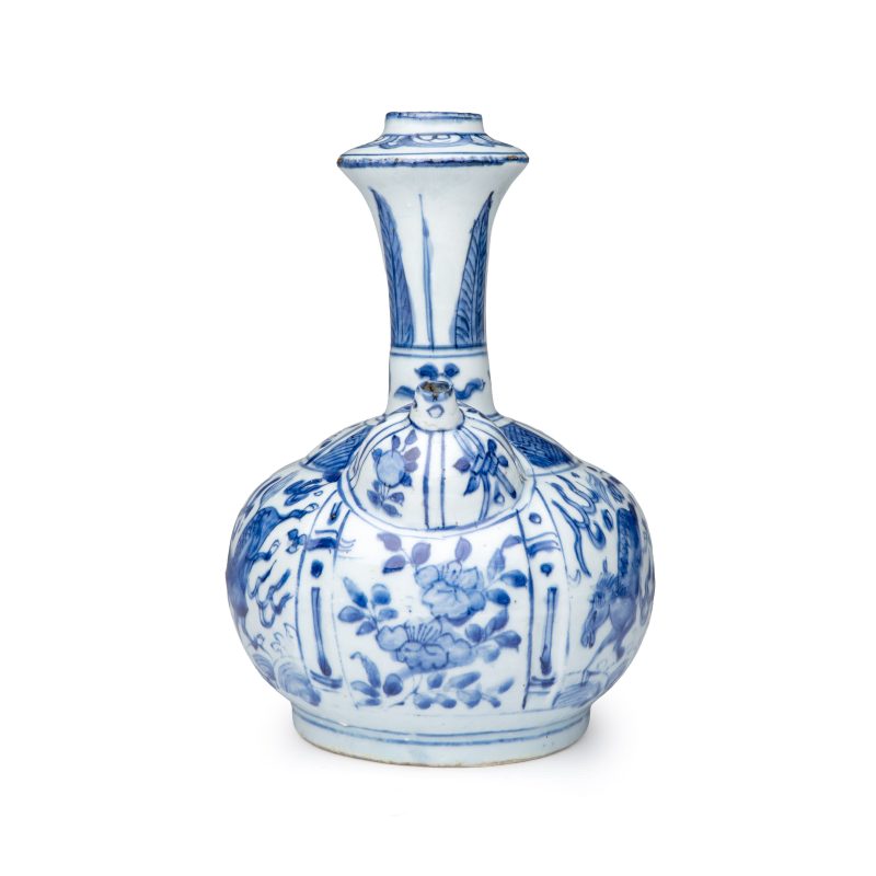 A Chinese blue and white 'Flying Horses' kendi - 图5
