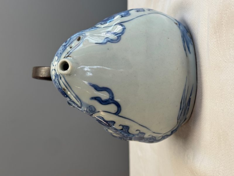 A Chinese blue and white 'Toad' ewer - 图16