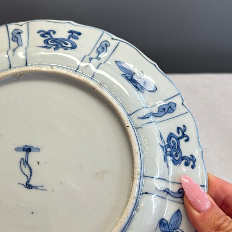 A Chinese blue and white 'Grasshopper and Butterfly' plate - 图16