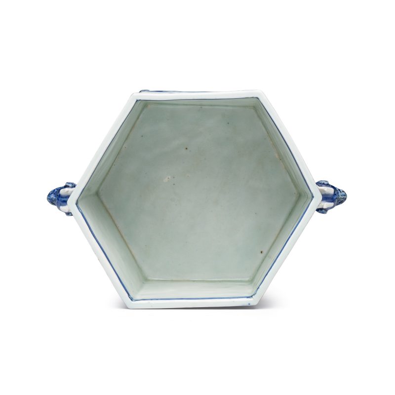 A Chinese blue and white hexagonal censer - 图10