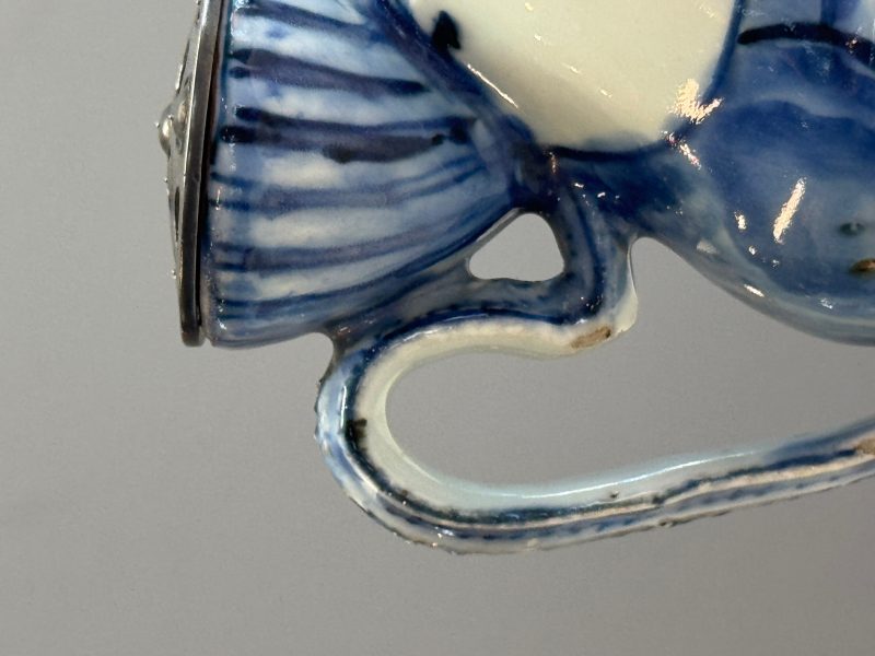 A rare Chinese blue and white 'Crayfish' ewer with silver cover - 图24
