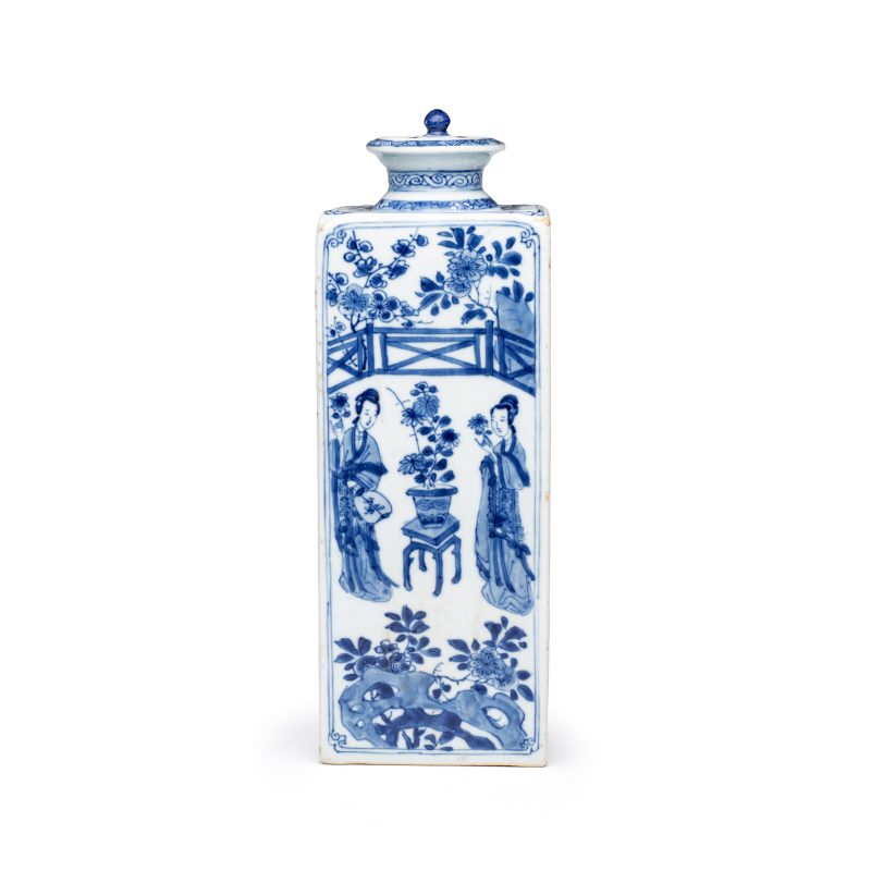 A Chinese blue and white 'Elegant Ladies in a Garden' square flask and cover - 图4
