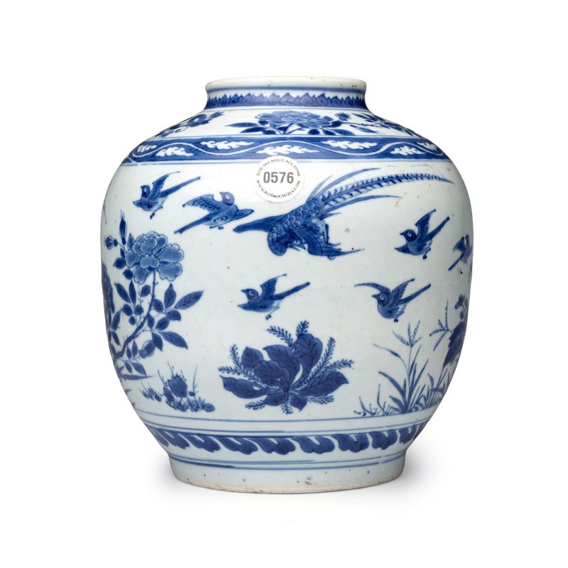 A Chinese blue and white 'Birds Among Flowers' vase - 图1