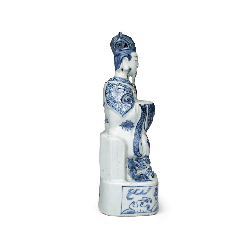 A Chinese blue and white figure of a Daoist deity - 图4