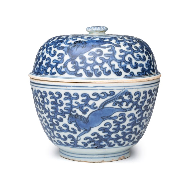 A Chinese blue and white 'Gallopping Flying Horses' bowl and cover - 图1