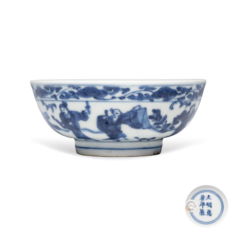 A Chinese blue and white'Immortals' shallow bowl