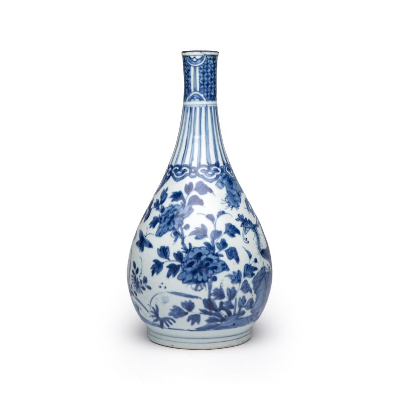 A fine Chinese blue and white pear-shaped 'Phoenix' vase - 图5