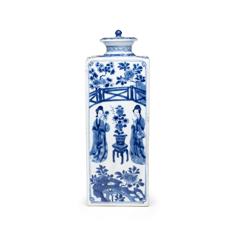 A Chinese blue and white 'Elegant Ladies in a Garden' square flask and cover - 图5