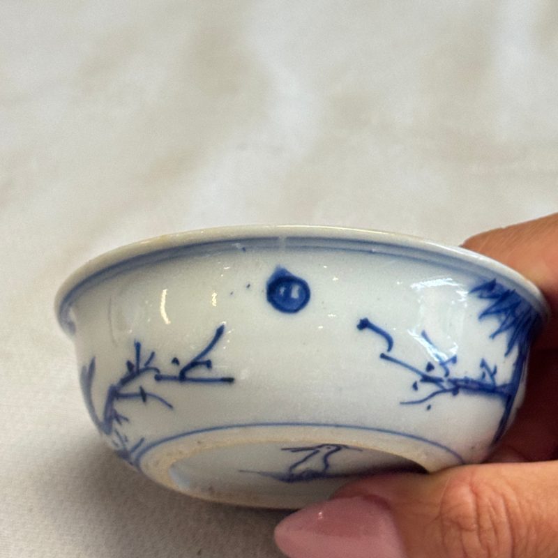 A rare Chinese blue and white 'Flower Basket' shallow bowl - 图14