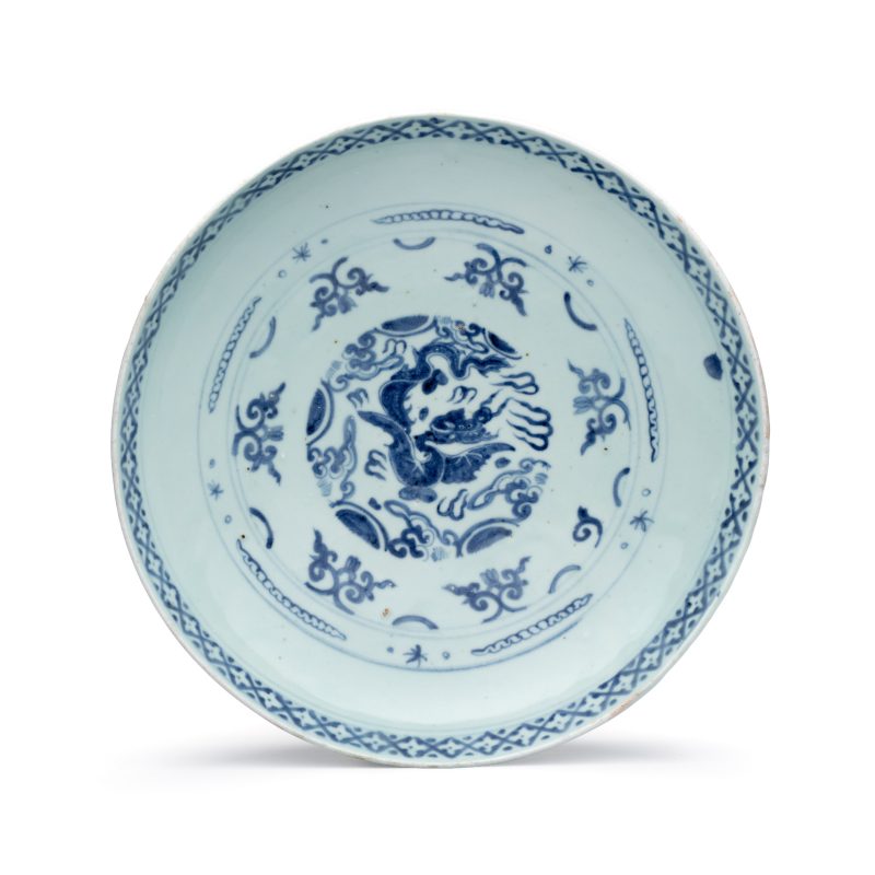 An extremely rare Chinese blue and white 'First Order' armorial dish with a yinglong