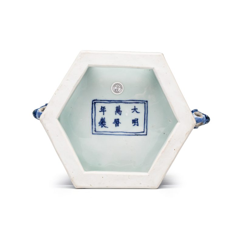 A Chinese blue and white hexagonal censer - 图11